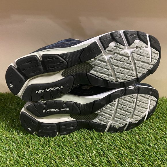 Athletic_Shoes